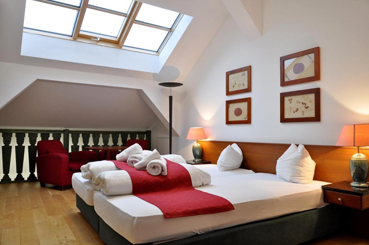 Hotel U Bileho Kone Loket Eksteriør billede