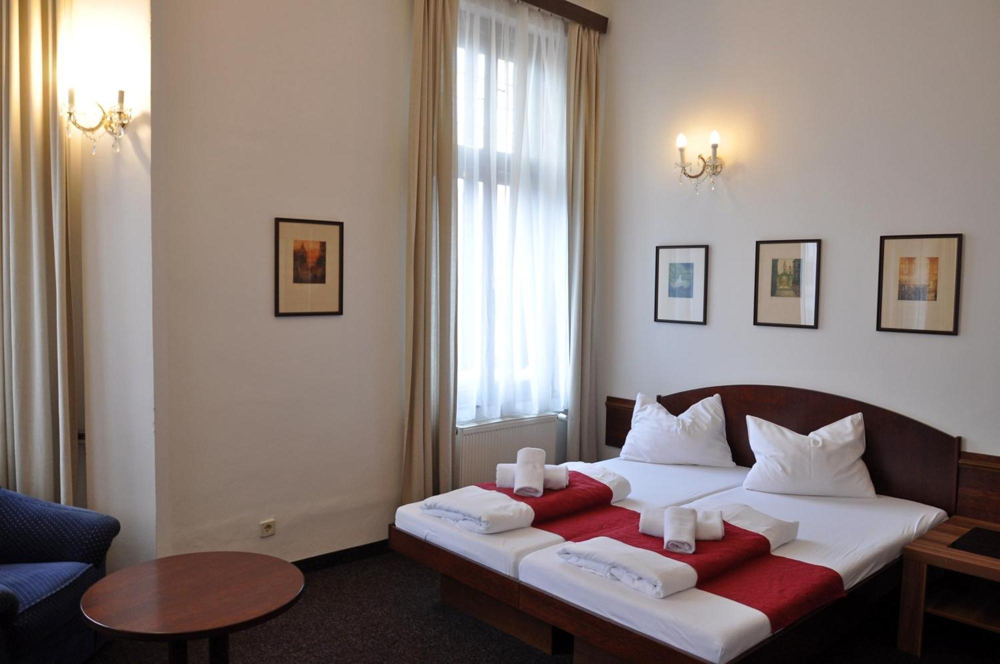 Hotel U Bileho Kone Loket Værelse billede