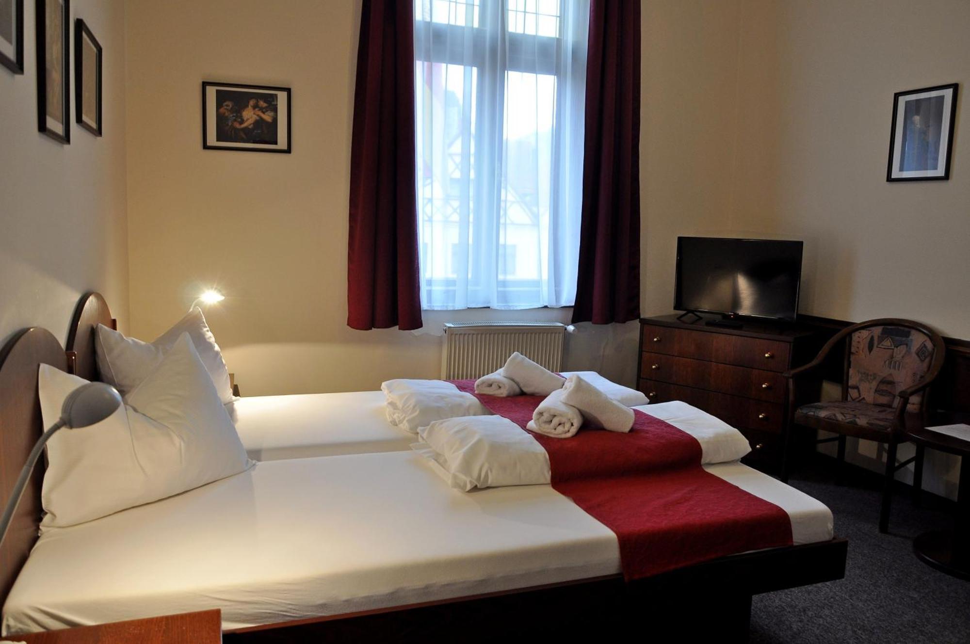 Hotel U Bileho Kone Loket Værelse billede